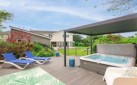 Ladywell Croyde - Super Stylish Large Home With Pool Table, Woodburner, Pizza Oven And Hot Tub Option, Sleeps 12